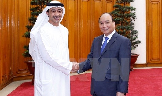 Thủ tướng Nguyễn Xuân Phúc tiếp Bộ trưởng Ngoại giao và Hợp tác Quốc tế UAE Sheikh Abdullah Bin Zayed Al Nahyan. (Ảnh: Thống Nhất/TTXVN)