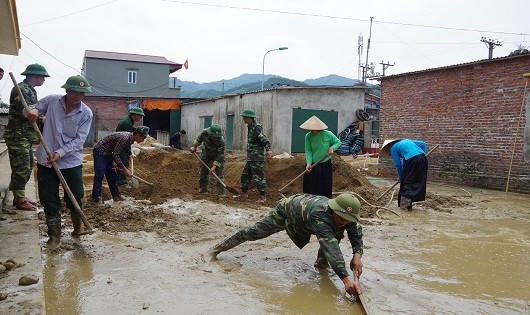 Tình quân dân  trên đỉnh Pò Hèn