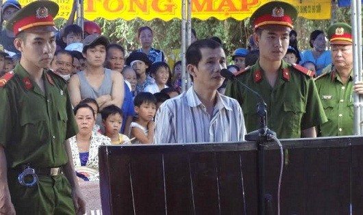 Bị cáo Nguyễn Văn Mộng tại phiên xử lưu động.