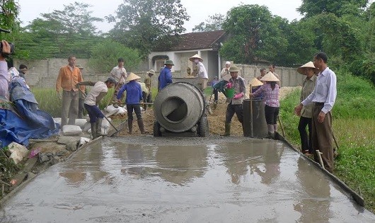 Nông dân Tuyên Quang cùng góp công, góp sức xây dựng nông thôn mới. (Ảnh: MH)