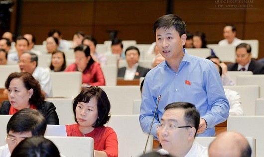 ĐB Nguyễn Phi Thường: “Đường sắt Việt Nam hiện nay có thể gói gọn là tụt hậu và yếu kém”. 