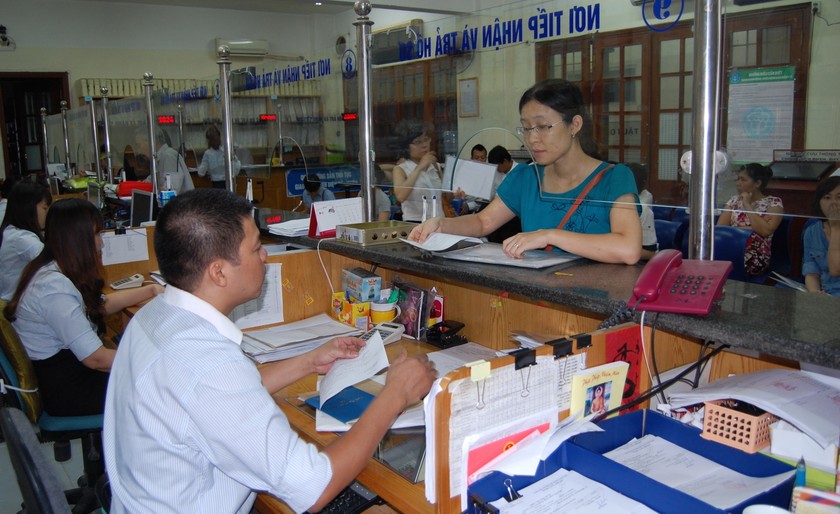 Lương công chức quyết định rất nhiều đến chất lượng dịch vụ công.