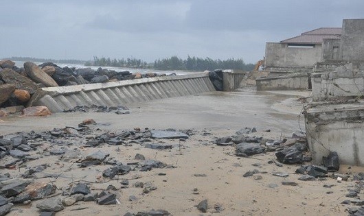 Các khách sạn bị sóng biển đánh tan.