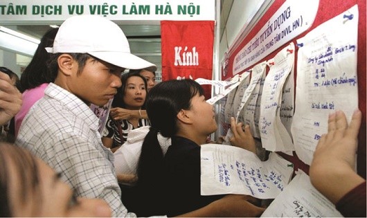 Để giảm được tỷ lệ cử nhân ra trường thất nghiệp đòi hỏi phải thay đổi nhận thức của gia đình, của xã hội.Ảnh minh họa