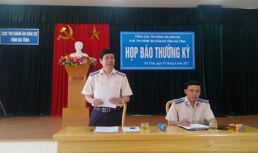 Cục trưởng Cục THADS Hà Tĩnh Nguyễn Văn Cường phát biểu tại cuộc họp báo. 