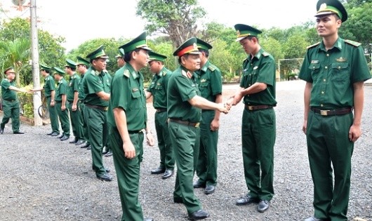 Thượng tướng Nguyễn Phương Nam kiểm tra tại Đồn Biên phòng cửa khẩu Hoàng Diệu. Ảnh: Đức Hiệp