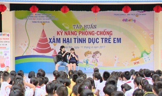 Việc dạy trẻ kỹ năng phòng chống XHTD là cần thiết, nhưng trách nhiệm bảo vệ trẻ em trước hết vẫn thuộc về người lớn (ảnh minh họa).