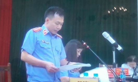 Đại diện VKSND TP Hà Nội đưa ra các mức án đề nghị.