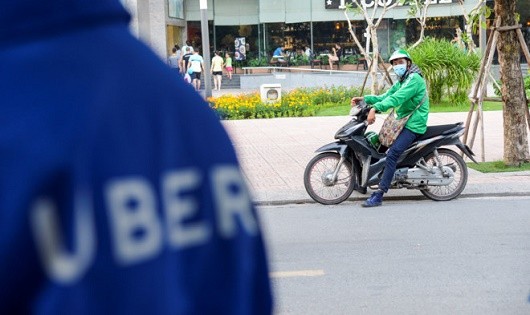 Taxi, “xe ôm công nghệ” được quản lý bằng phần mềm, minh bạch giá cước và giá rẻ nên được nhiều người dân lựa chọn. Ảnh minh hoạ.