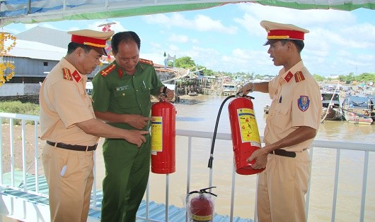 Thời gian các cơ quan, ngành chức năng TP Cần Thơ đã tăng cường công tác tuần tra kiểm soát, xử lý các phương tiện vi phạm giao thông đường thủy nội địa.