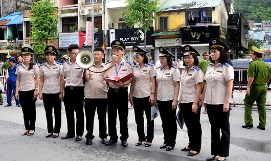 Một buổi cưỡng chế thi hành án tại Quảng Ninh.