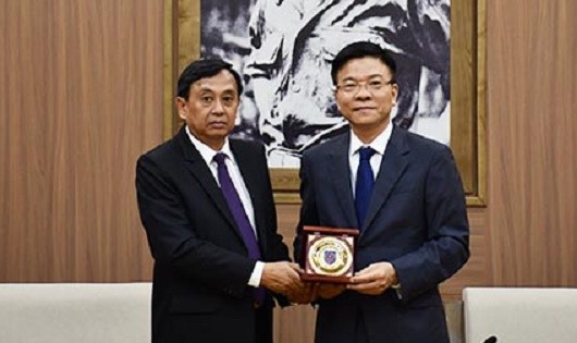 Bộ trưởng Lê Thành Long tiếp Thứ trưởng Bunsavat Boupha.
