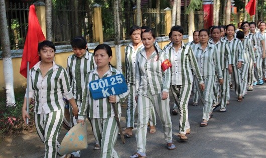 Phạm nhân sau giờ lao động.