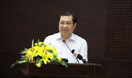 Ông Thơ trả lời kiến nghị của một số học viên.