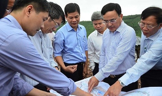 Lãnh đạo EVN thị sát hiện trường Dự án Nhiệt điện Quảng Trạch. 