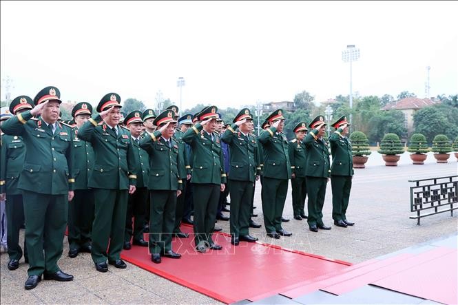 Lãnh đạo Quân ủy Trung ương, Bộ Quốc phòng thành kính tưởng niệm Chủ tịch Hồ Chí Minh. Ảnh: An Đăng/TTXVN