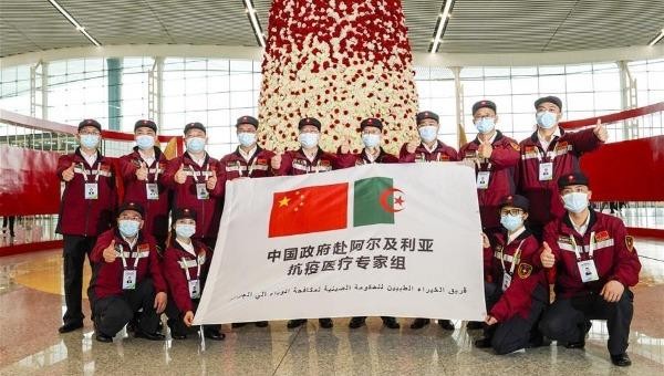 Đội ngũ y tế Trung Quốc khởi hành đến Algeria để kiểm soát COVID-19