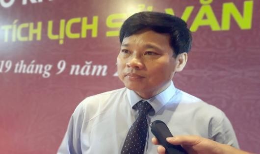 Ông Ngô Văn Quý - Phó Chủ tịch UBND TP Hà Nội giải thích lý do đến bệnh viện