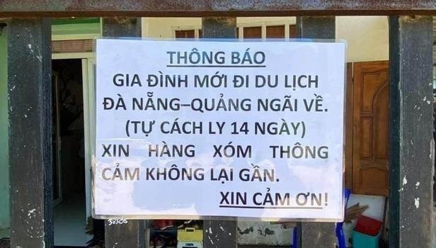 'Nô nức' ủng hộ tấm bảng thông báo... cách ly hàng xóm trước cổng nhà 