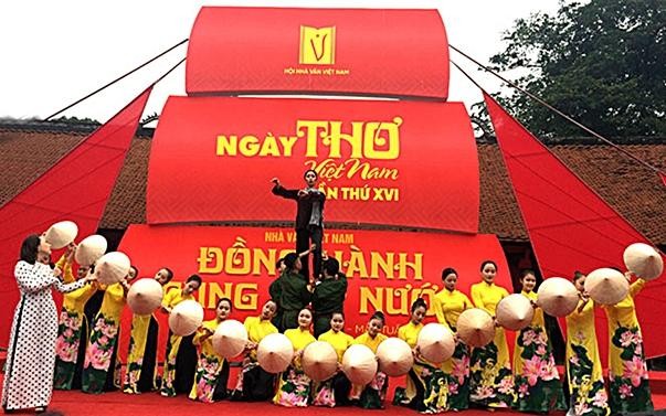 Gần hai thập niên qua, Ngày Thơ Việt Nam được tổ chức vào dịp Rằm tháng Giêng luôn là một hoạt động văn hóa lớn (ảnh minh họa)