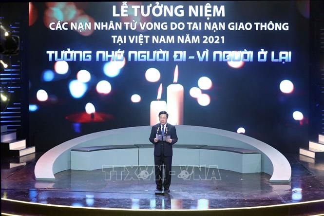 Lễ tưởng niệm nạn nhân tử vong do tai nạn giao thông tại Việt Nam năm 2021. Ảnh TTXVN