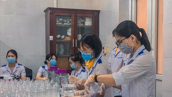 Trường Đại học Y khoa Vinh có hơn 1000 sinh viên làm đơn tình nguyện xin tham gia hỗ trợ chống dịch COVID-19.