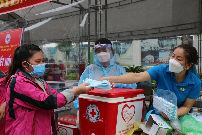 Hỗ trợ các lao động trở về địa phương tránh dịch