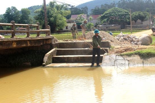 Phát hiện xác chết trôi trên sông khi đi giặt đồ