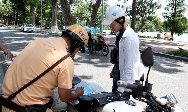 Trông người để ngẫm đến mình (Bài 3): Tạm giữ giấy phép lái xe, các nước cũng đau đầu 