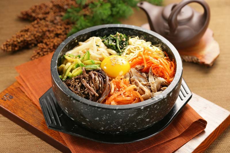 Điều gì khiến cơm trộn Bibimbap thành đặc sản xứ Kim Chi? | Báo Pháp luật  Việt Nam điện tử