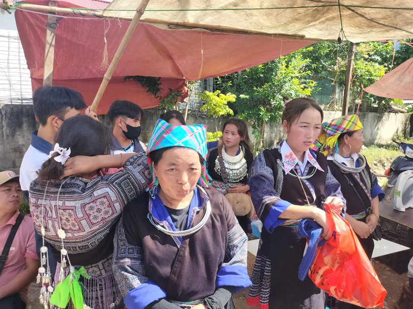 Đông đảo nhân dân các dân tộc về trải nghiệm lễ hội.