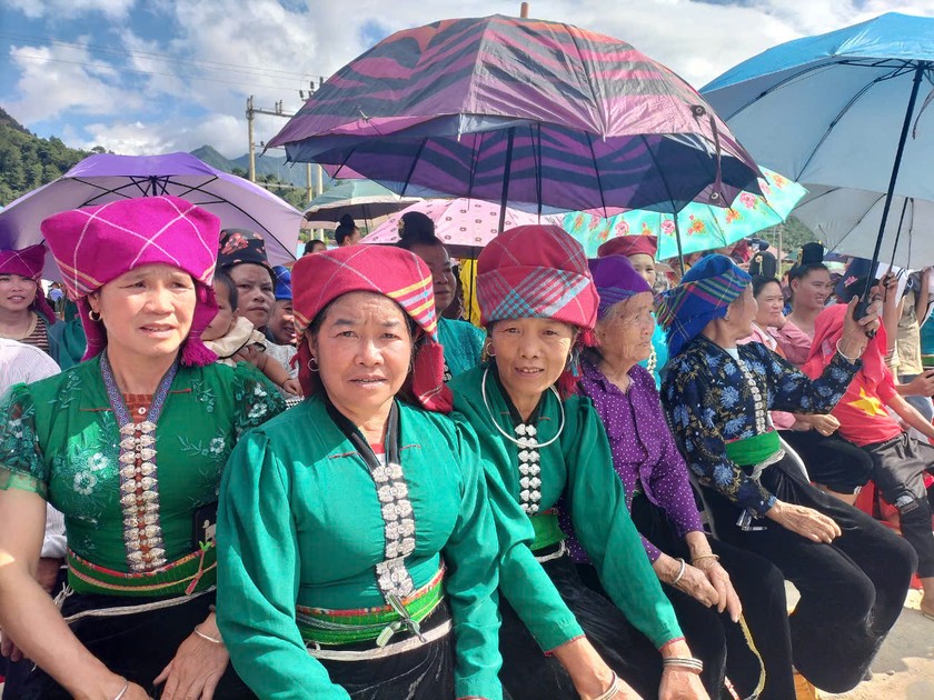 Đông đảo người dân đến trải nghiệm lễ hội.