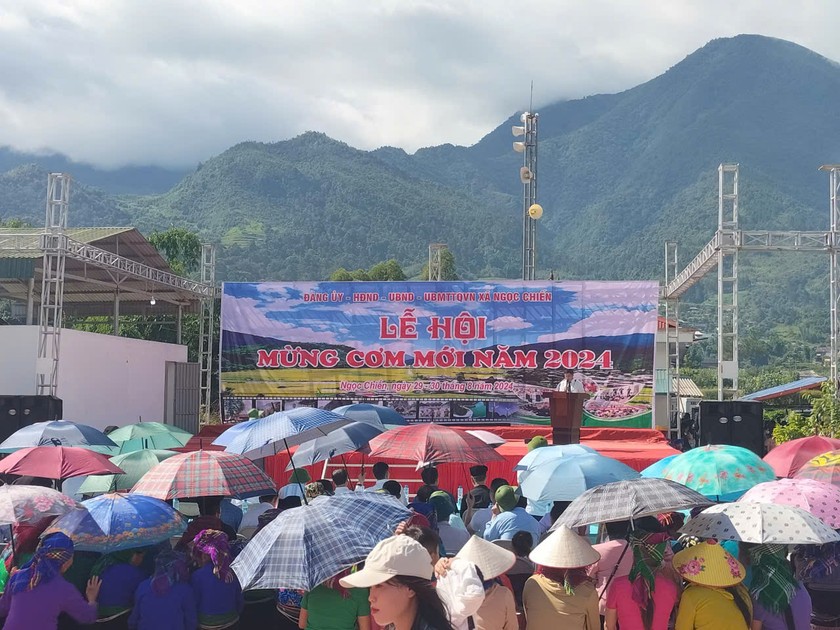 Rộn ràng Lễ hội mừng cơm mới.