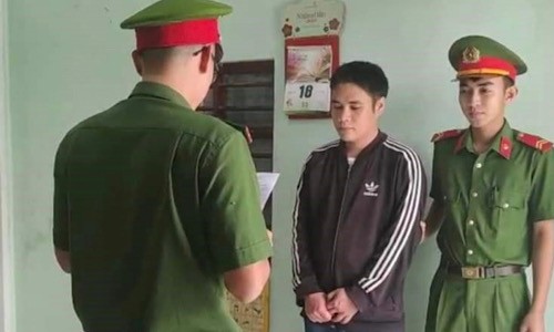Đối tượng Việt bị tạm giữ tại cơ quan Công an.