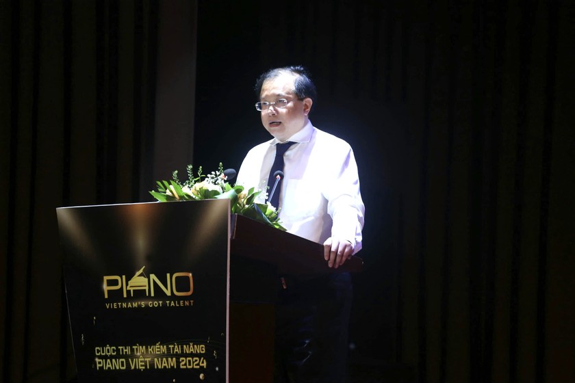 Thứ trưởng Bộ Văn hóa, Thể thao và Du lịch Tạ Quang Đông - Trưởng Ban Giám khảo phát biểu tại đêm trao giải.