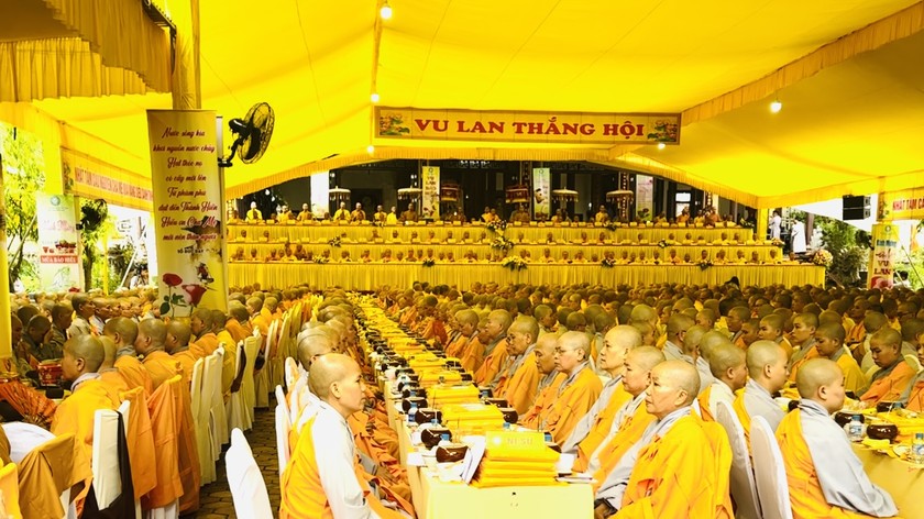Pháp hội cúng dường trai Tăng.