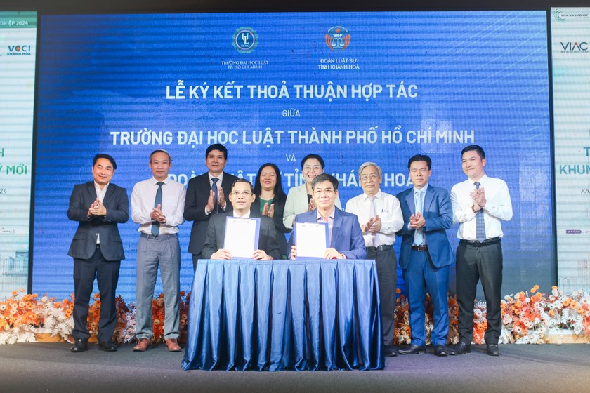 Lễ ký kết thỏa thuận hợp tác giữa Trường ĐH Luật TP HCM và Đoàn Luật sư Tỉnh Khánh Hoà trong khuôn khổ hội thảo.