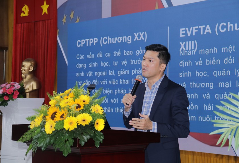 TS. Đỗ Việt Cường - Khoa Luật Quốc tế, Trường Đại học Luật, Đại học Quốc gia Hà Nội trình bày tham luận tại Hội thảo.