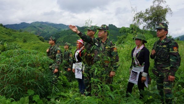 Gặp những người lính áo xanh ở nơi con sông Hồng chảy vào đất Việt