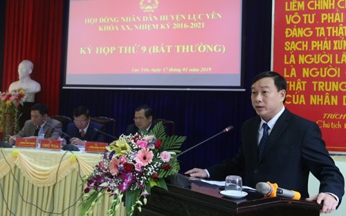 Ông Hoàng Xuân Đán phát biểu tại kỳ họp thứ 9 HĐND huyện Lục Yên (ảnh chụp năm 2019).