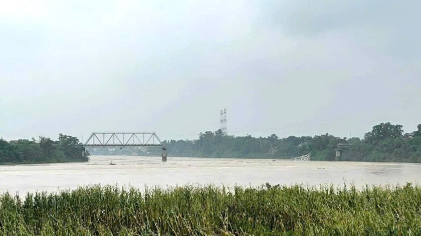 Vụ sập cầu Phong Châu: Khảo sát, lên phương án lắp cầu phao, cứu nạn cứu hộ ảnh 36