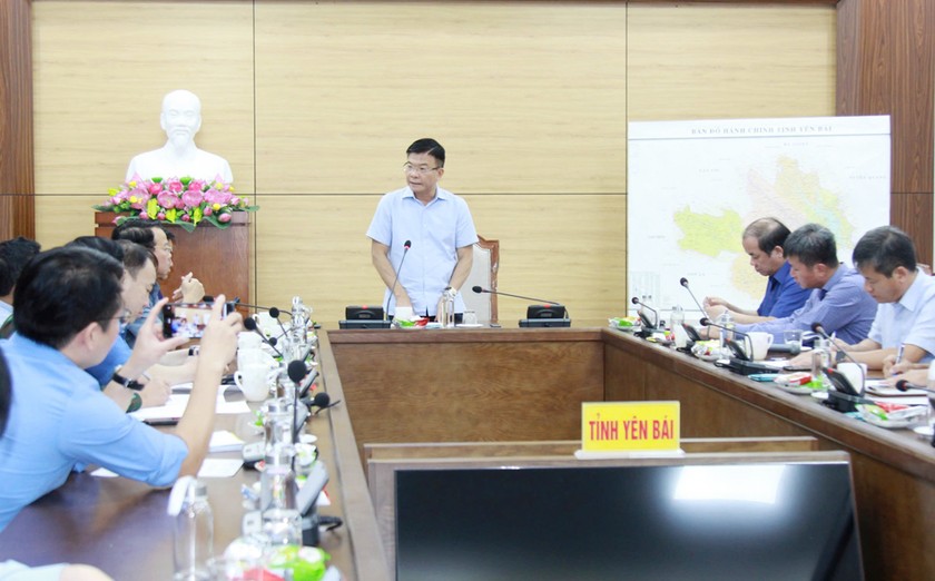 Phó Thủ tướng Lê Thành Long phát biểu chỉ đạo công tác khắc phục hậu quả mưa lũ. Ảnh: CTV