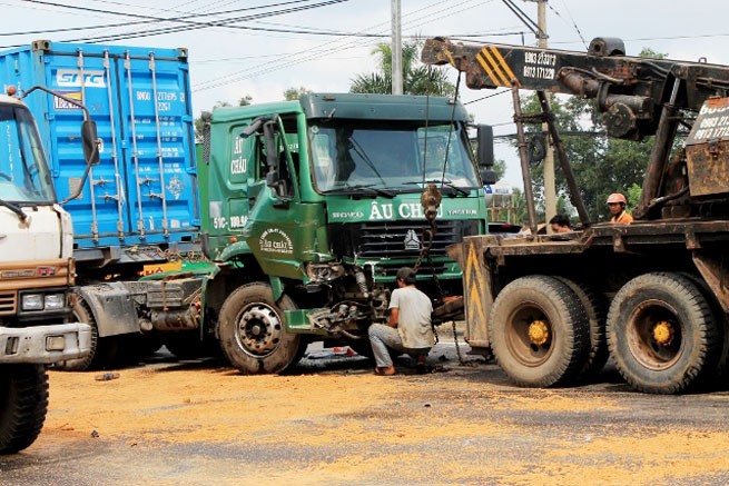 Hiện trường bốn phương tiện tông nhau