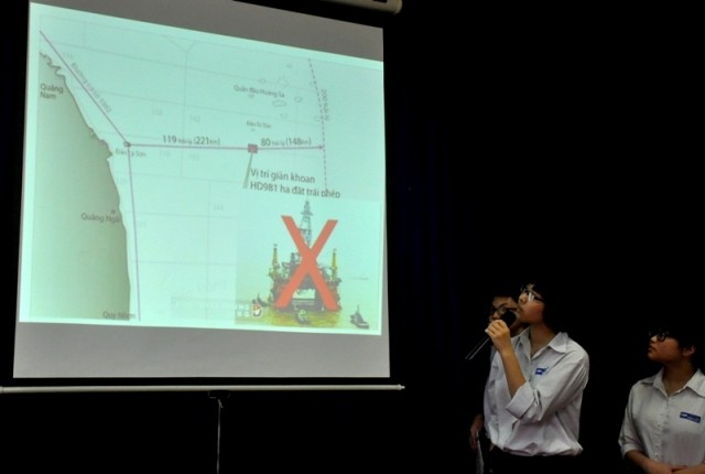Hành vi vi phạm khi đặt giàn khoan Hải Dương 981 trong vùng biển đặc quyền kinh tế tại cùng biển của Việt Nam đã được các bạn học sinh chỉ rõ trong phần thuyết trình.