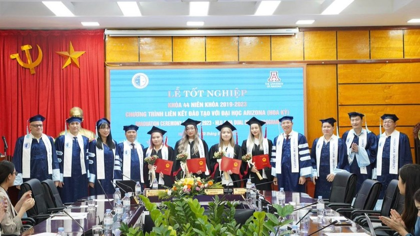 Trường Đại học Luật Hà Nội tổ chức Lễ tốt nghiệp khoá đầu tiên Chương trình liên kết đào tạo với Đại học Arizona