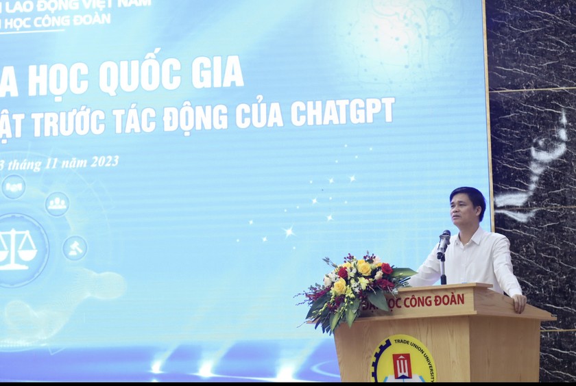 Phó Chủ tịch Tổng Liên đoàn Lao động Việt Nam Ngọ Duy Hiểu phát biểu tại hội thảo