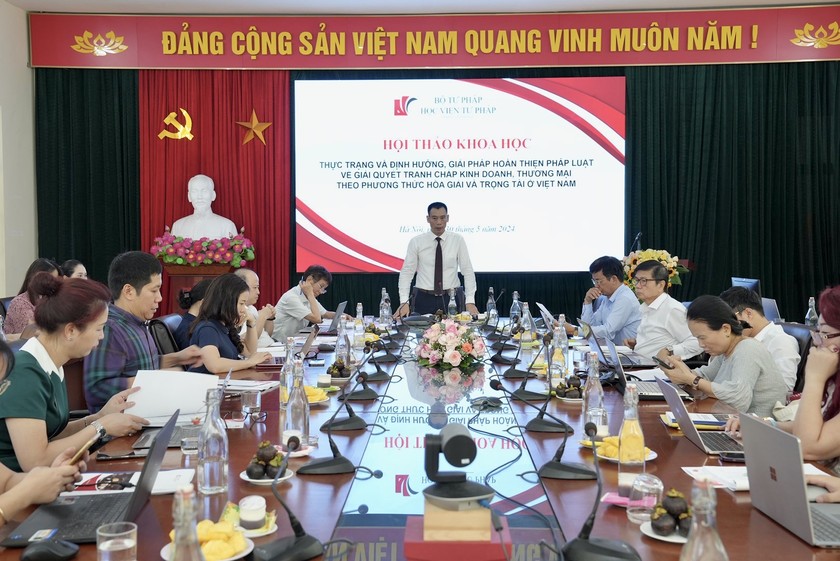 Phó Giám đốc Học viện Tư pháp Trương Thế Côn chủ trì Hội thảo (Ảnh pv)