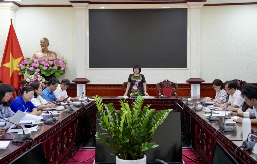 Thứ trưởng Bộ Tư pháp Đặng Hoàng Oanh phát biểu tại phiên thẩm định.