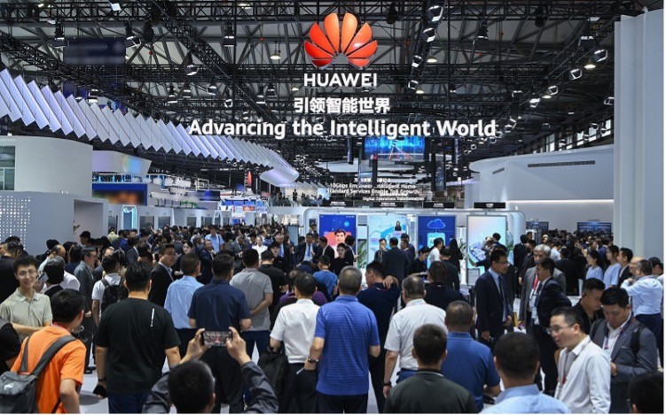 Gian hàng MWC Shanghai 2024 của Huawei đặt tại sảnh N1, Trung tâm Triển lãm Quốc tế Mới Thượng Hải (SNIEC).