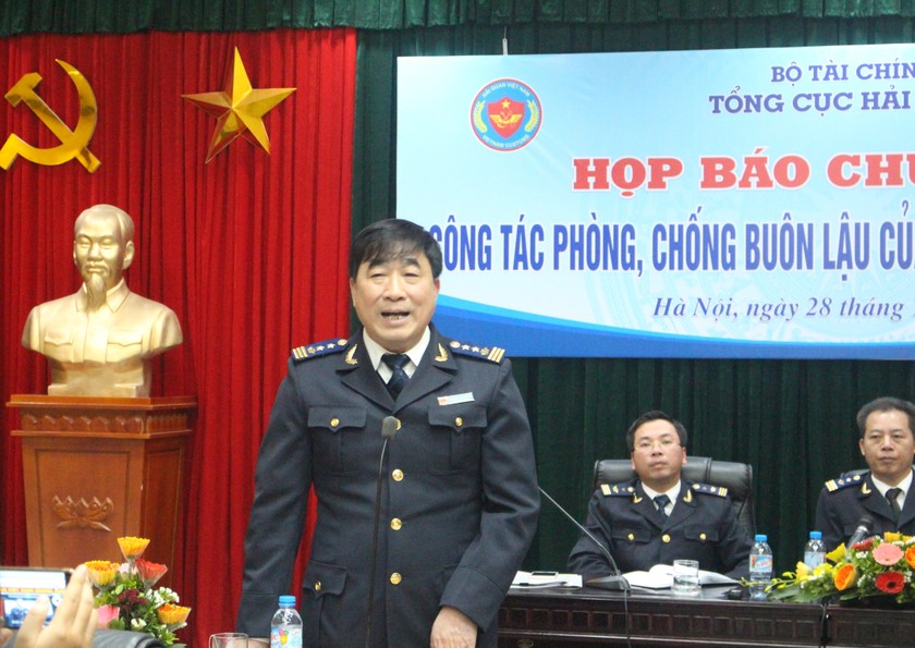 Cục trưởng Nguyễn Phi Hùng trả lời tại họp báo 